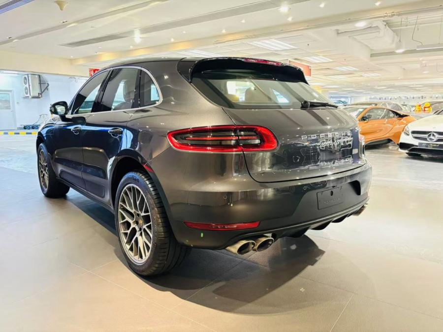 MACAN S - Image 2